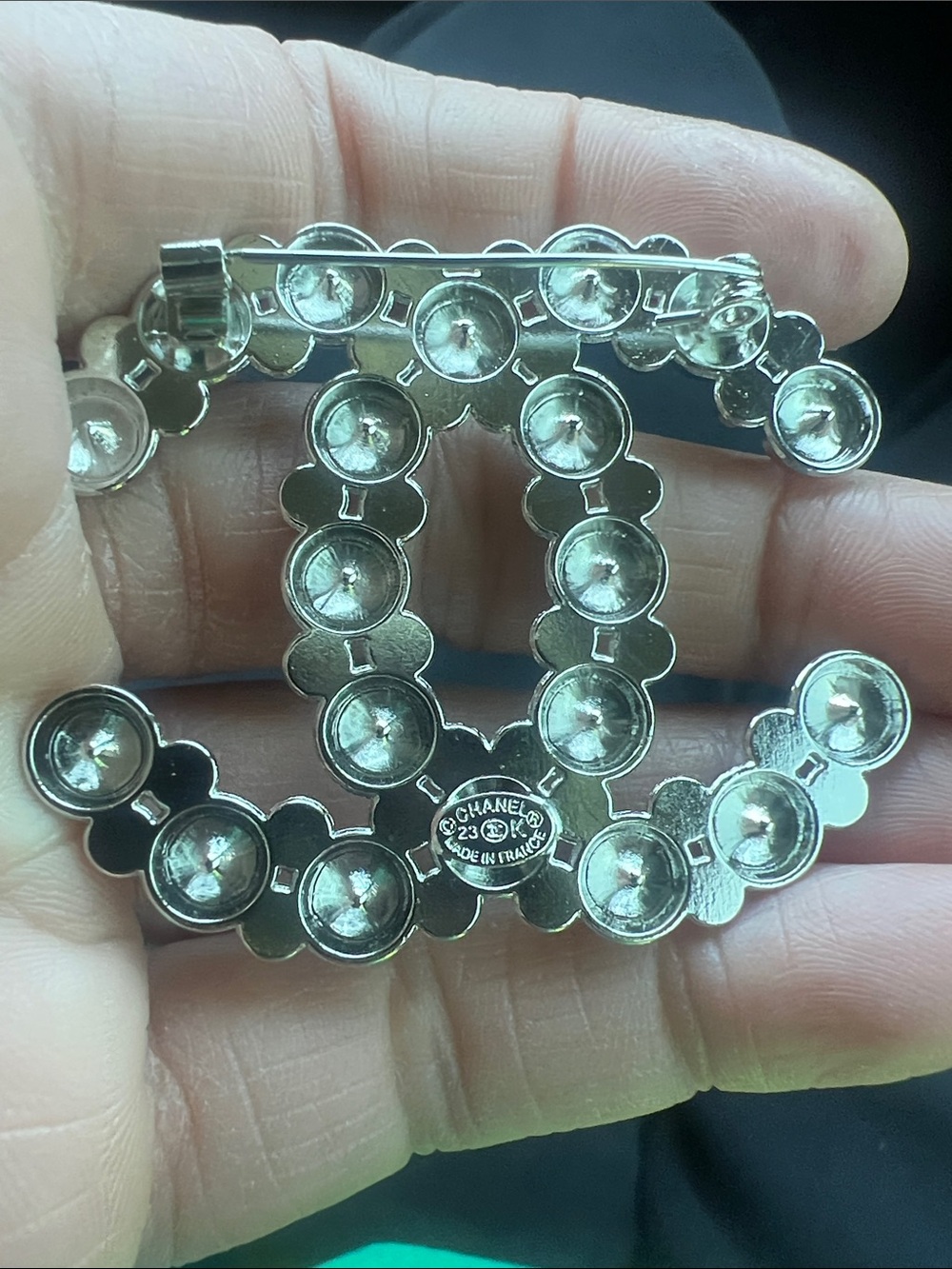 CHANEL Crystal CC Brooch in Clear and Silver - Picture 9 of 9